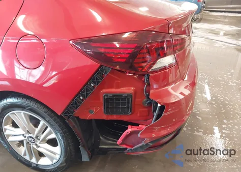 2019 Hyundai Elantra Sel z USA, uszkodzony, nr VIN 5NPD84LF1KH477477